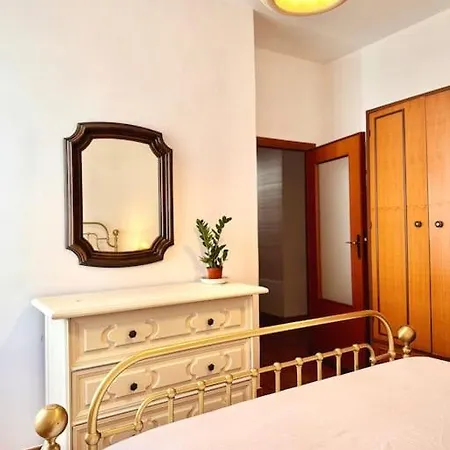 Apartment Nura's - Casa Lobelia Beachfront *