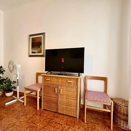 Nura's - Casa Lobelia Beachfront Apartment Alghero